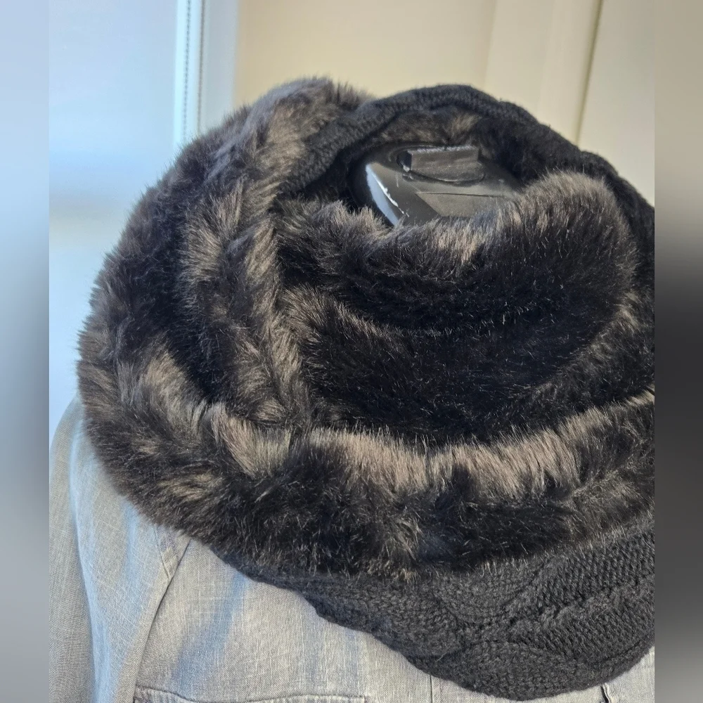 JUICY COUTURE BLACK FAUX FUR INFINITY SCARF CABLE KNIT INTERIOR WINTER WOMEN OS